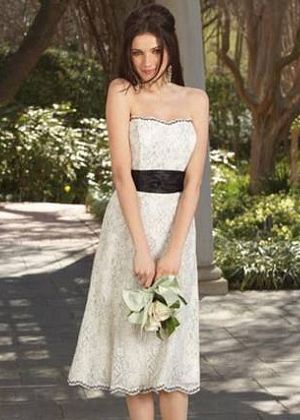 点击图片进入下一页 伴娘服装:冬季婚礼完美展示
