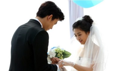 韩国综艺《我们结婚吧》几对假想夫妻的百日结婚照